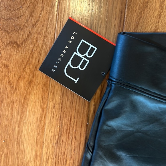 NWT BBJ LOS ANGELES BLACK LEGGINGS IN SIZE MEDIUM elastic waist - Picture 5 of 9